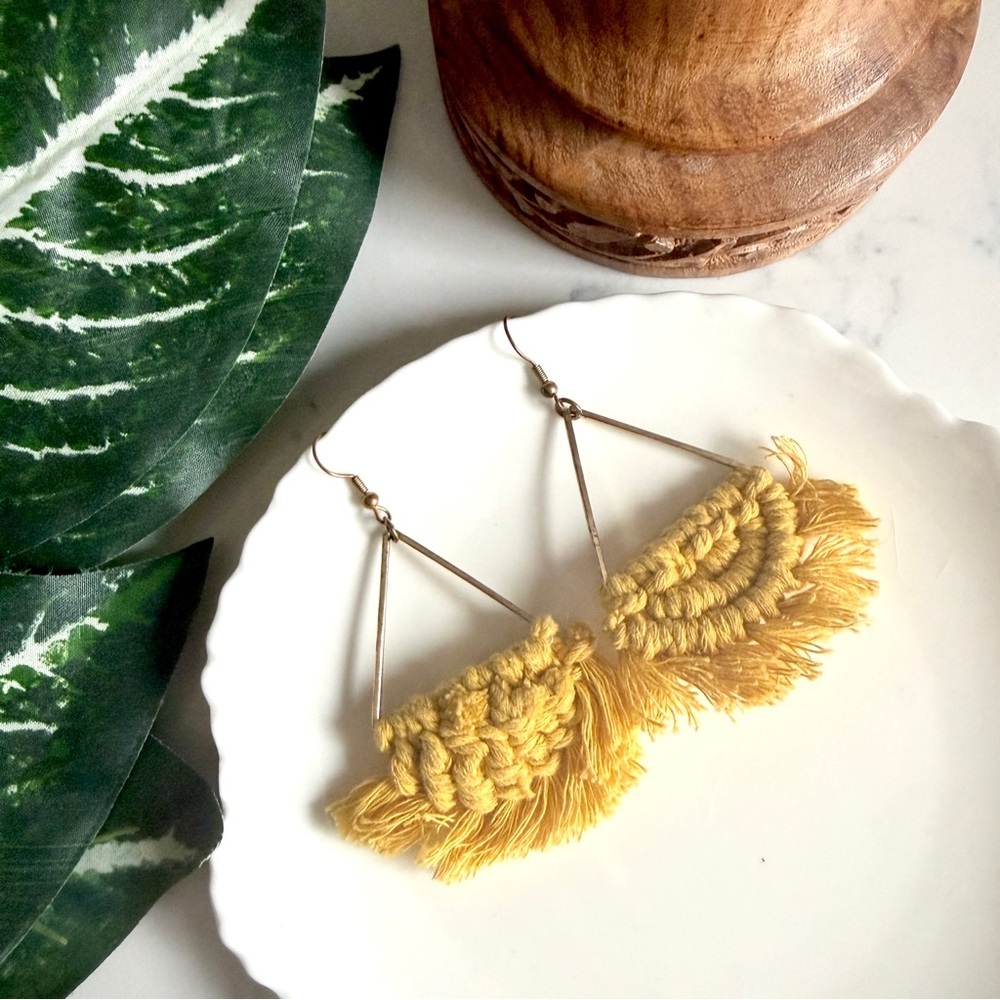 3/$22🩶 Golden Yellow Macrame Gold Triangle Earrings PREOWNED Boho Jewelry